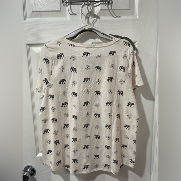 Sonoma women’s the everyday tee, size XL, with elephants
Print, good condition. - Picture 3 of 6